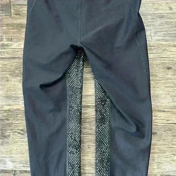 Under Armour Black & White Leggings Women’s Medium - Picture 4 of 7